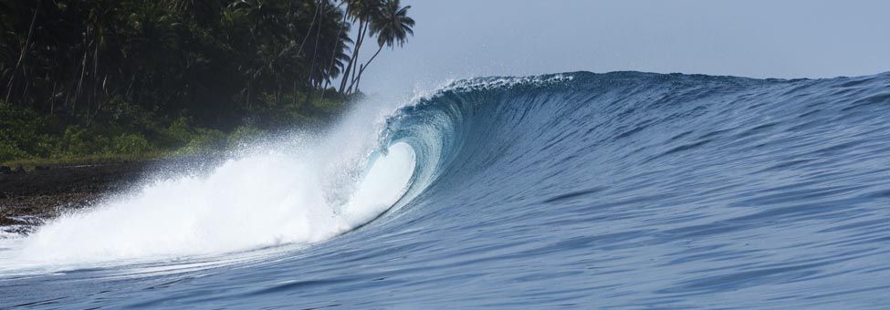 IL SURF IN HINAKOS ISLANDS