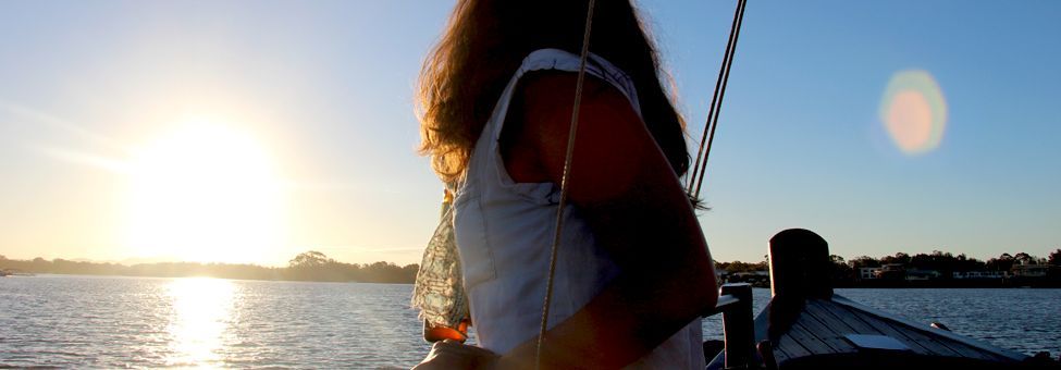 CROCIERA SUL FIUME AL TRAMONTO